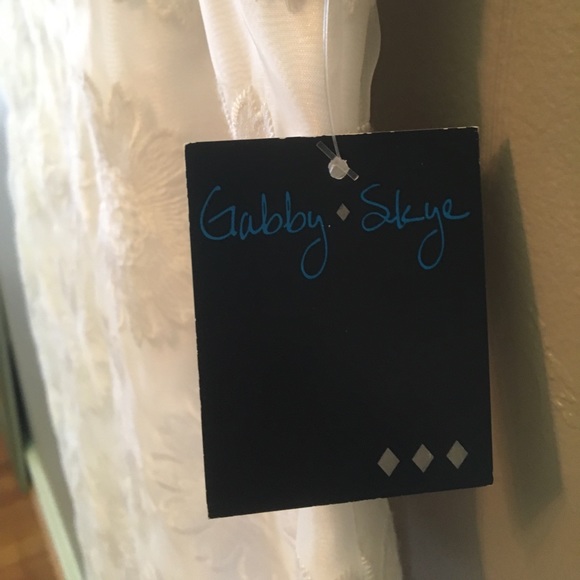 ✨NWT✨ White Lace Gabby Skye Dress - Picture 3 of 5