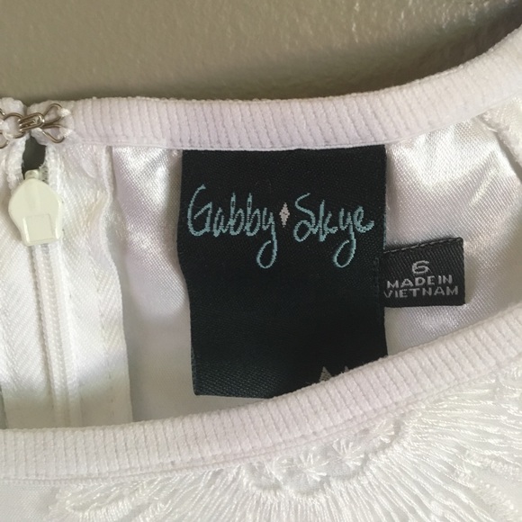 ✨NWT✨ White Lace Gabby Skye Dress - Picture 4 of 5