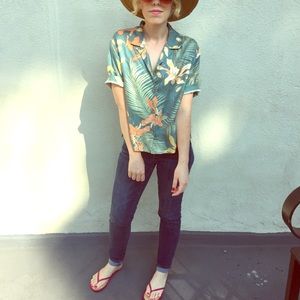 Tommy Bahama 100% blue silk floral camp shirt XS