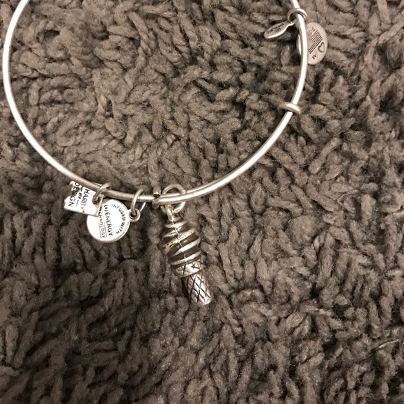 A bracelet! - Picture 1 of 2