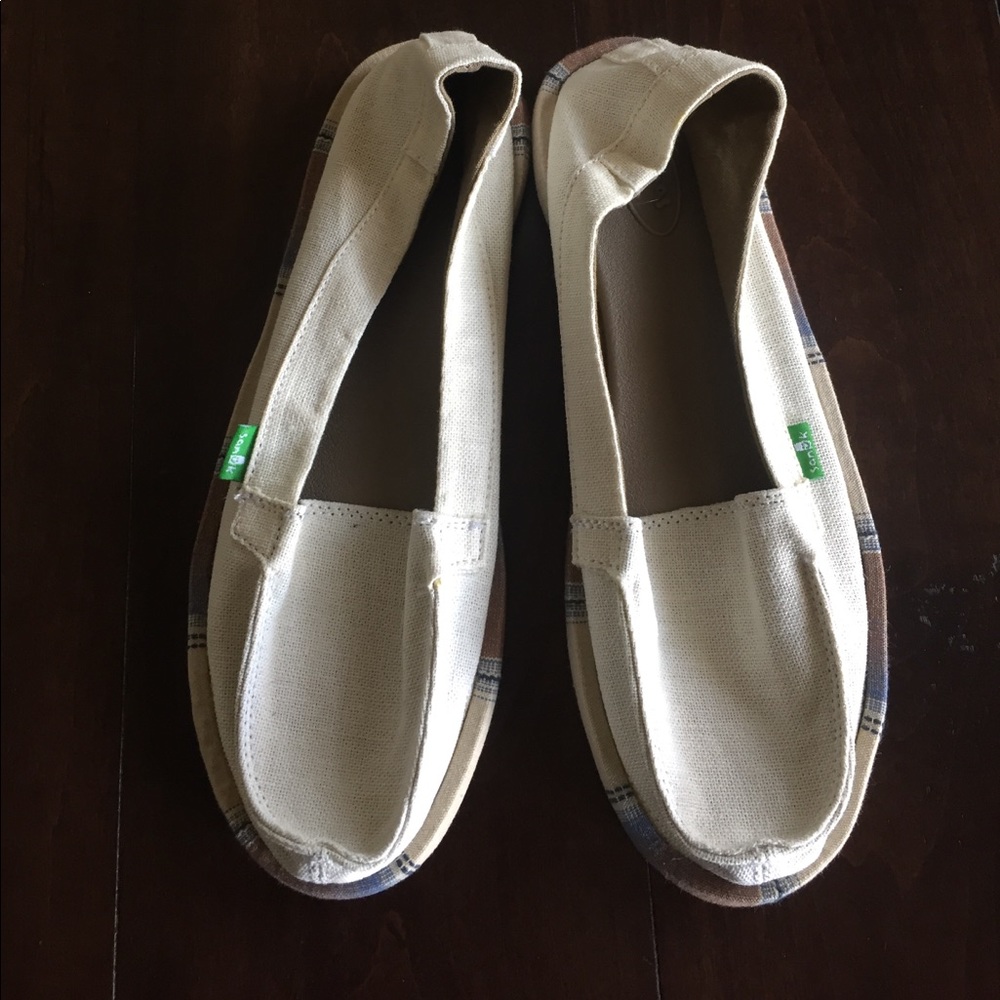Sanuk shoes