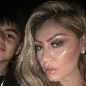 Meet your Posher, Adrianna