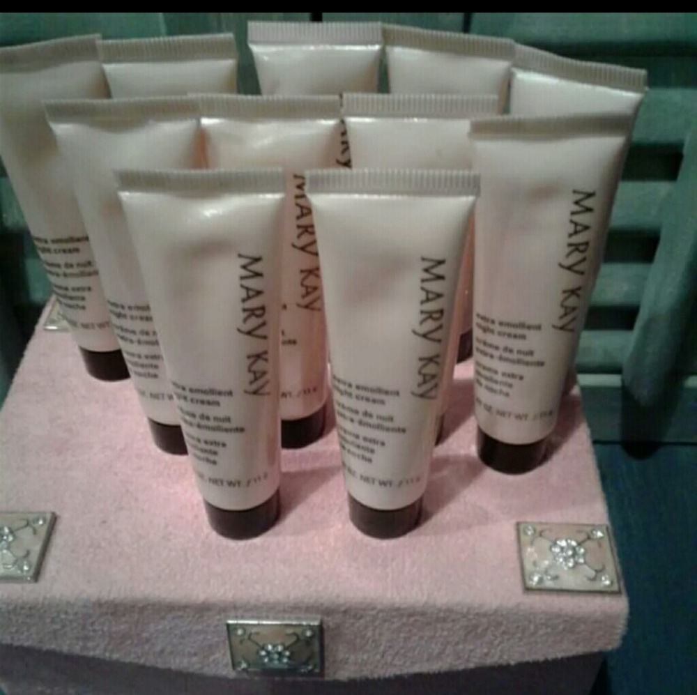 New Mary Kay Extra Emollient Night Cream