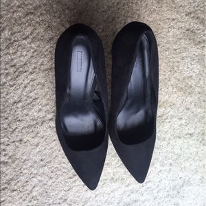 Pointed Black Faux suede pumps