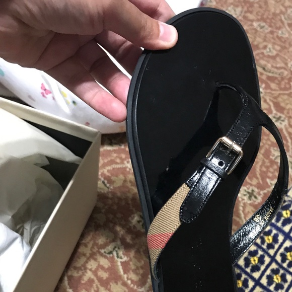 Burberry Flip Flop - Picture 2 of 3