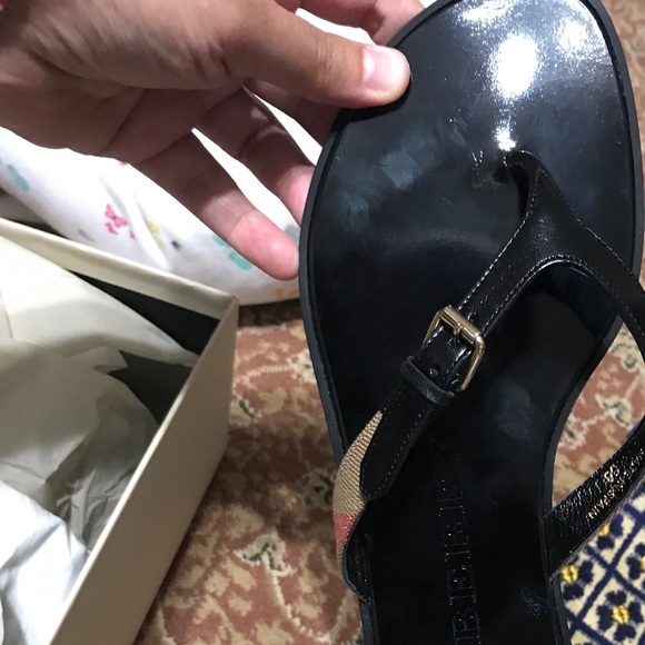 Burberry Flip Flop - Picture 3 of 3