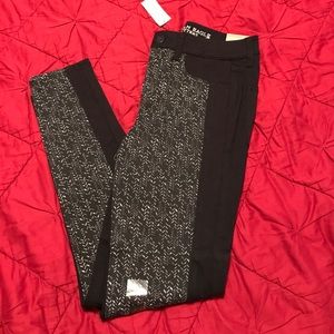American Eagle patterned black jegging!