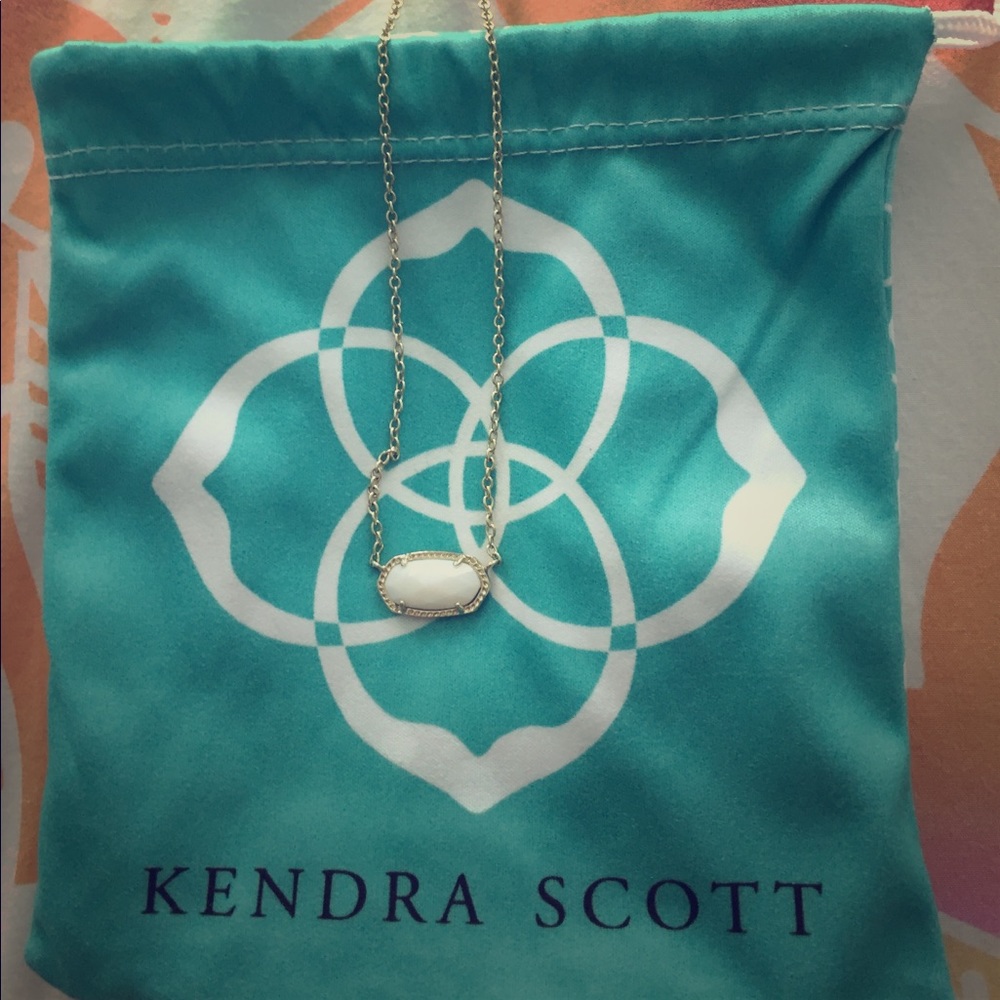 Kendra Scott necklace