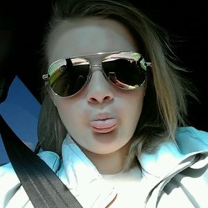 Meet your Posher, Karissa