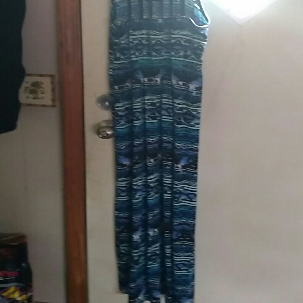 Dress - Picture 3 of 3