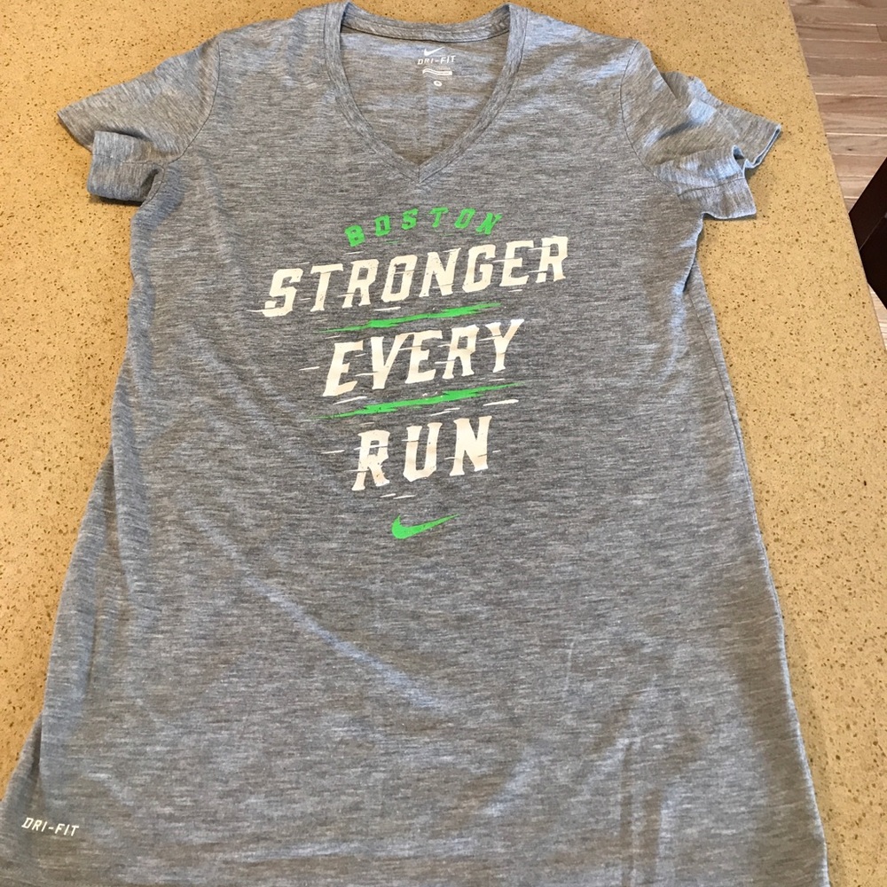 Nike tshirt size small