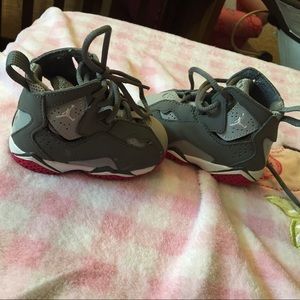 Size 4 toddler girl Jordan's.