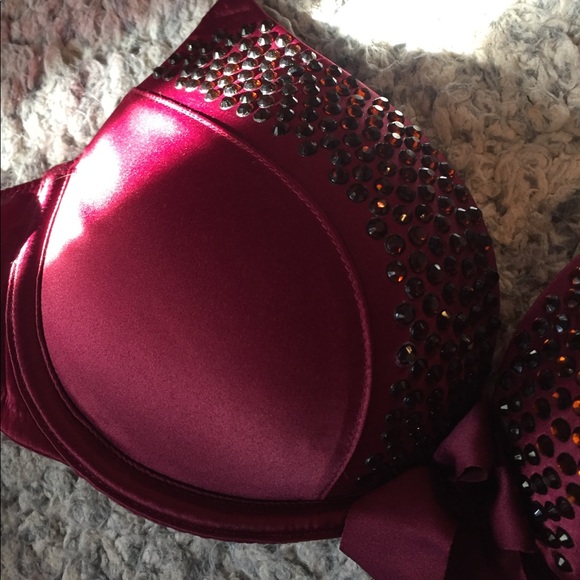 Aerie Bra embellished with rhinestones and a bow - Picture 5 of 6