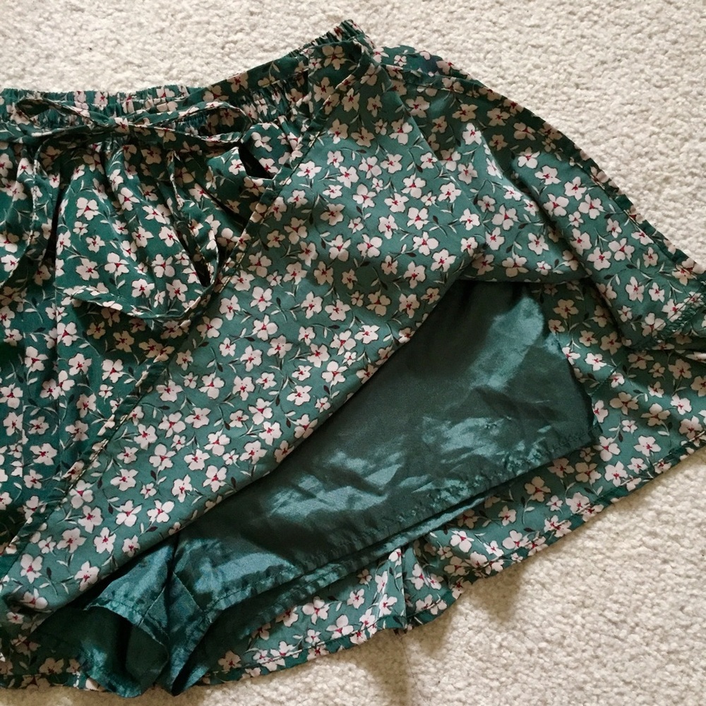 forever 21 emerald green floral skort with tie
