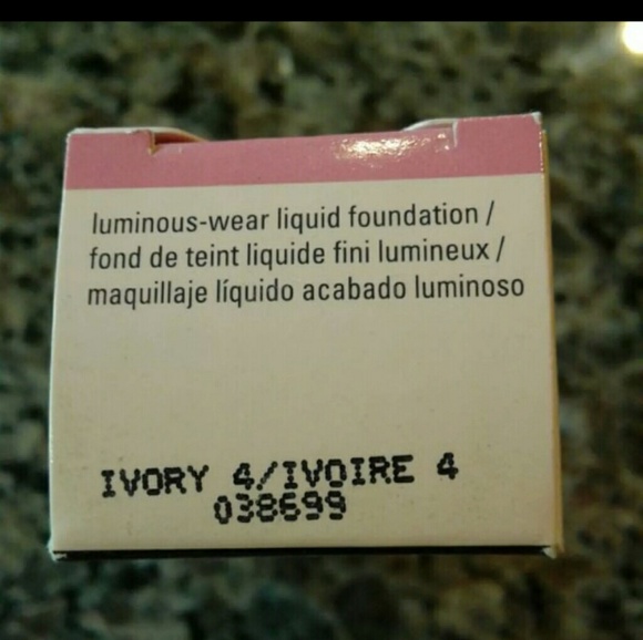 New Mary Kay Timewise Liquid Foundation - Picture 2 of 2