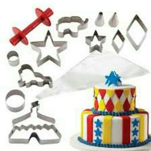 Cake Boss Circus Kit Carnival Clowns Party