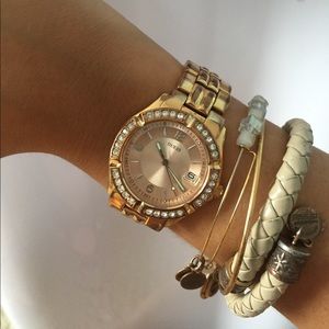 Rose gold Guess watch!!!!!! 🌈I accept offers🌈