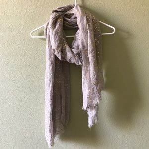 Metallic detailed scarf