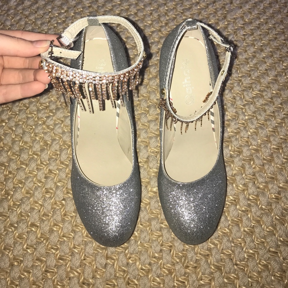Qqihqig sparkly silver high heels