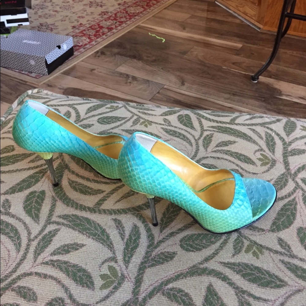 Open toe pump - Picture 2 of 4