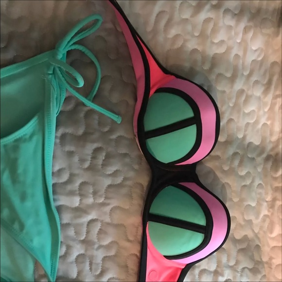 Two piece bikini - Picture 2 of 2