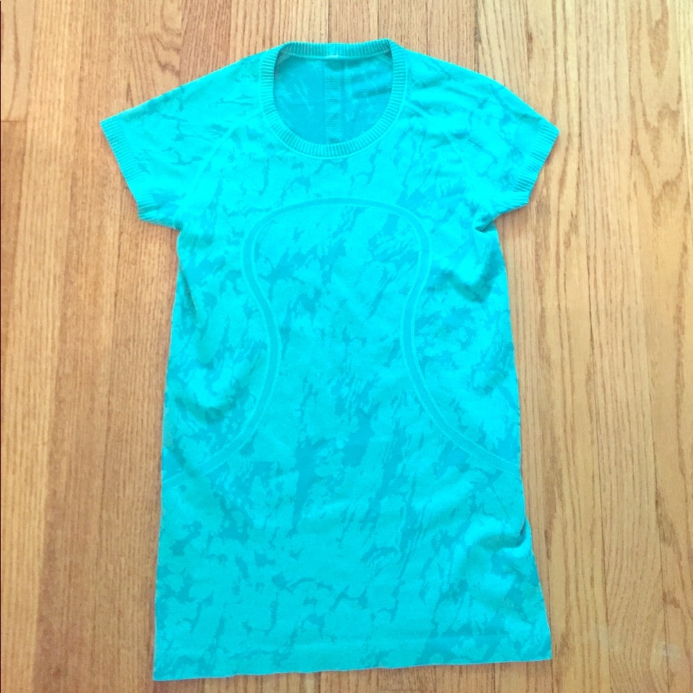 Lululemon short sleeve turquoise work out top