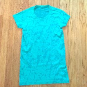 Lululemon short sleeve turquoise work out top