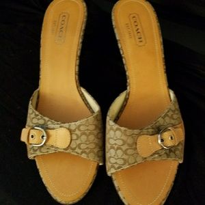 COACH KITTEN HEELS NEW