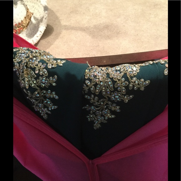 Hunter Green Formal Dress w/ beautiful detail. - Picture 2 of 4