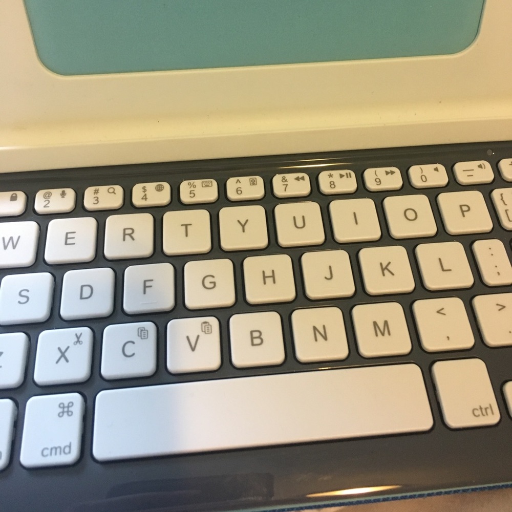 Mini Ipad Key Board - Picture 2 of 4