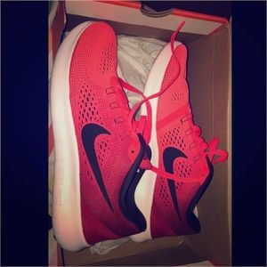 Women's Nike free sneakers