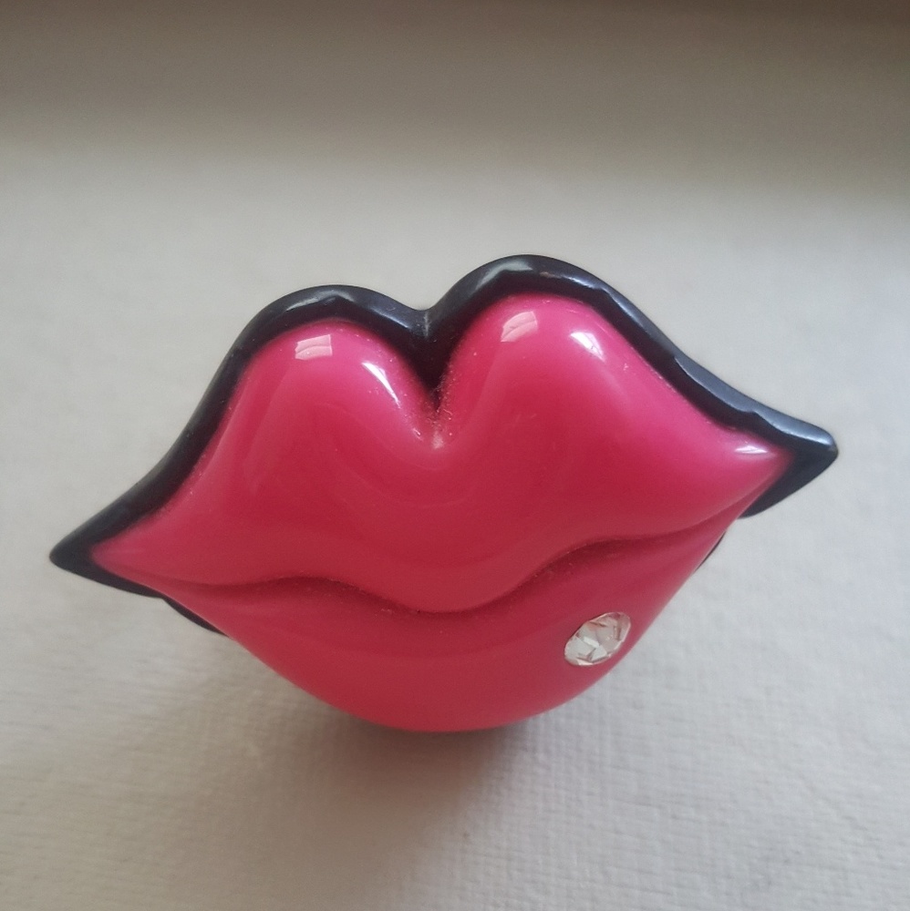 Betsey Johnson lip ring