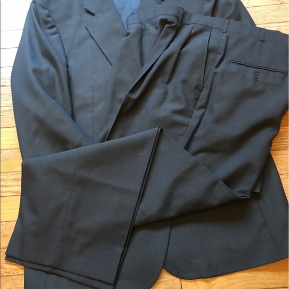 Men's Suit.  Size:  38 Regular - Picture 2 of 4