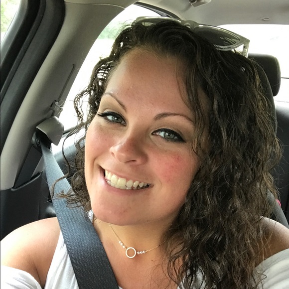 Meet your Posher, Jennifer - Picture 1 of 1