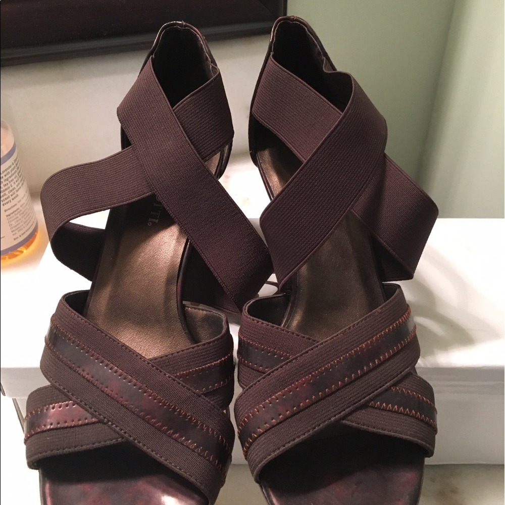 Shoes - Picture 3 of 4