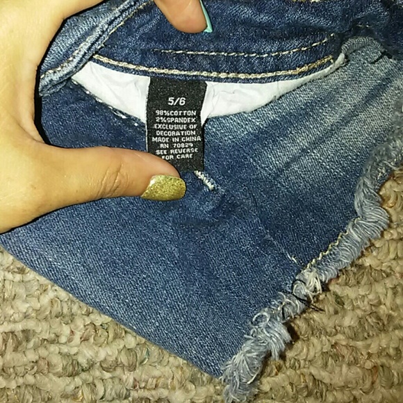 Shorts - Picture 3 of 3