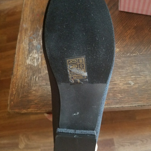 Brand new velvet flats sz.9 - Picture 2 of 3