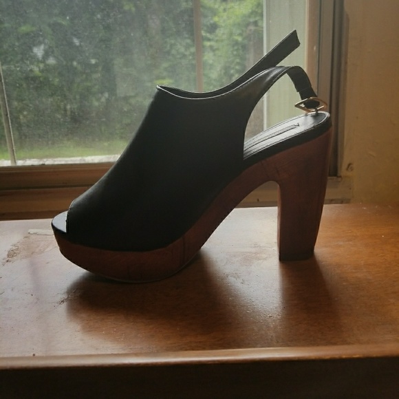 Forever 21 Heeled Sandals - Picture 1 of 3