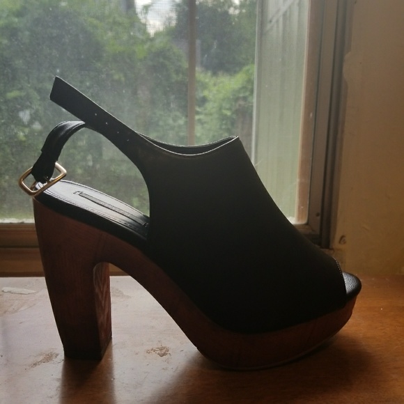 Forever 21 Heeled Sandals - Picture 3 of 3
