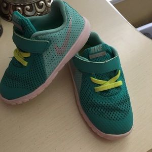 Toddler size 8 Nike shoes excellent condition