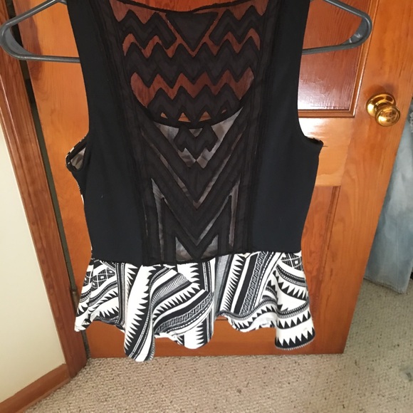 Small black and white peplum top - Picture 2 of 4