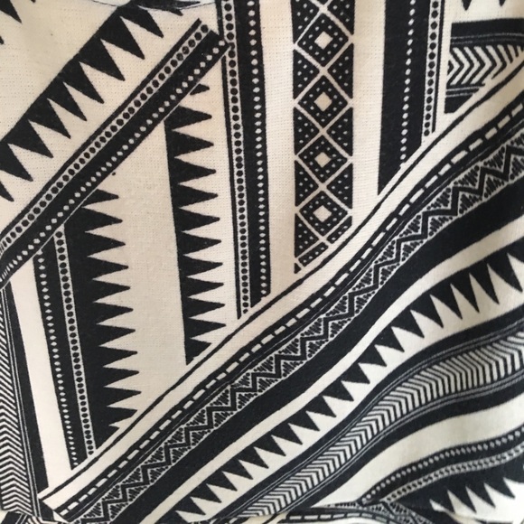 Small black and white peplum top - Picture 4 of 4