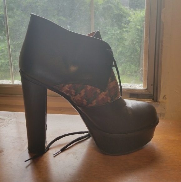 Stephane Kelian ITALIAN LEATHER Heels - Picture 6 of 8