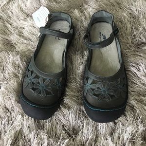 JBU Memory Foam Charcoal Shoes