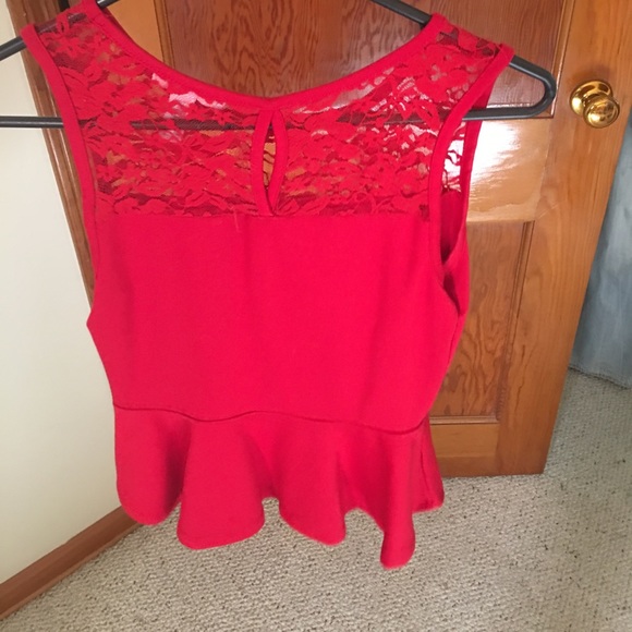 Small red peplum top - Picture 2 of 3