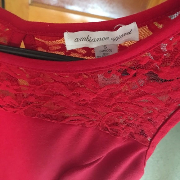 Small red peplum top - Picture 3 of 3