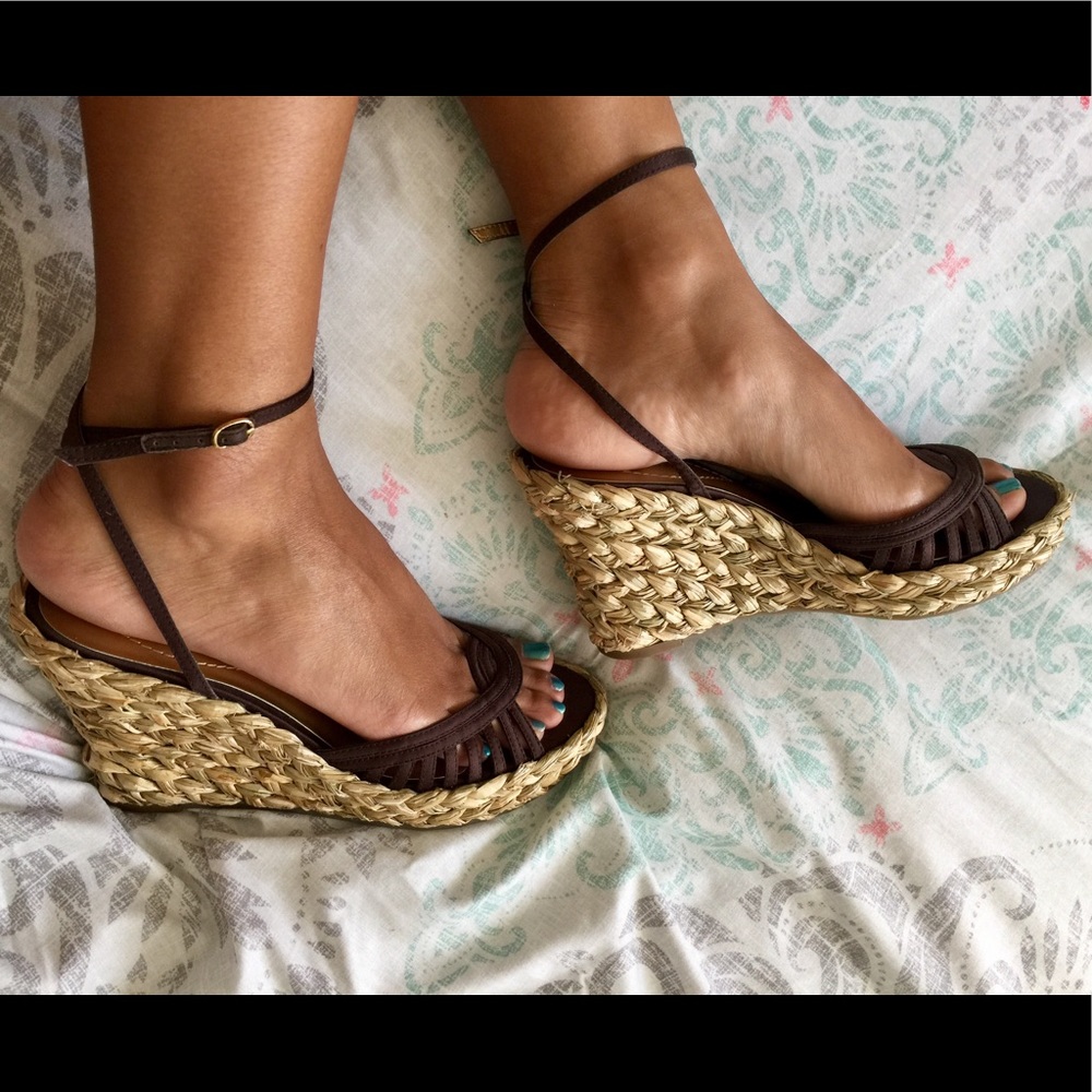 NWOT Guess Tie Up Brown Wedges