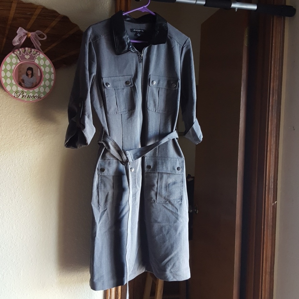 Dress with zipper in the front & belt