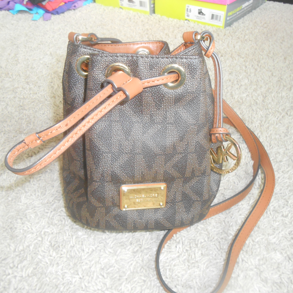 MICHAEL KORS Mini Bucket Crossbody Bag ~ EUC