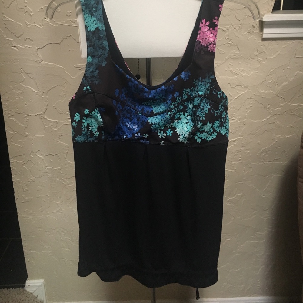 floral and black Lululemon workout tank!